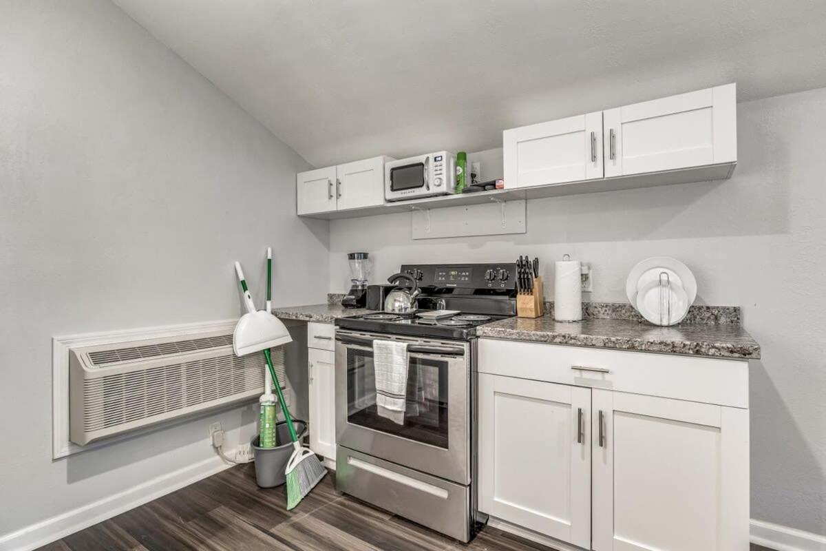 Pensacola Pearl - Studio Apartment - Pets Welcome Luaran gambar